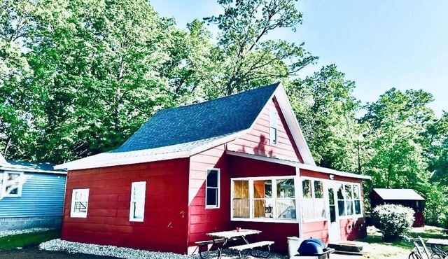 Lakefront Heritage Cabin on Lake Victoria – Steps from the Water!