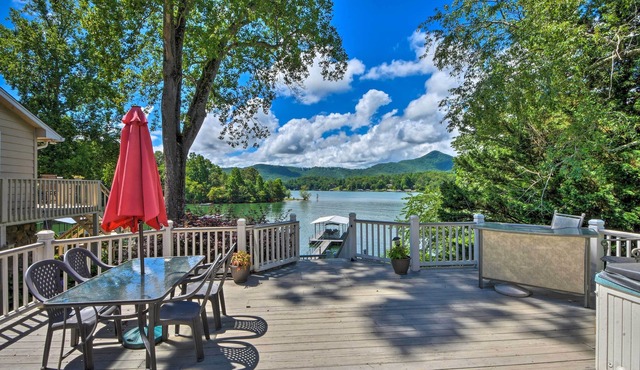 Lakefront Hiawassee Home w/Boat Dock & Hot Tub!
