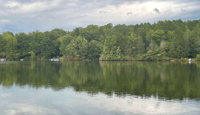 Lakefront Hideaway steps away from beautiful lake in roxboro