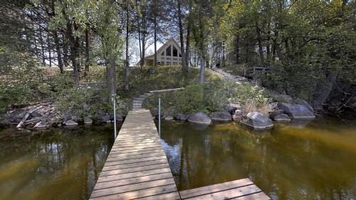 Lakefront Hideaway