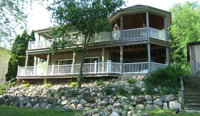 Lakefront, hilltop, newer home for Family and Friends fun and enjoyment