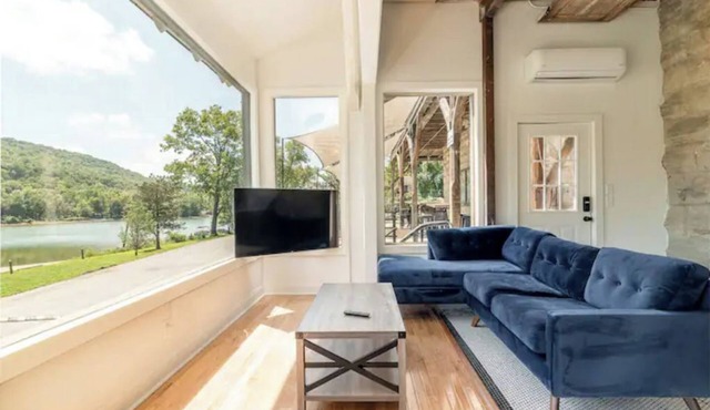 Lakefront Historical Luxury - All new 2023 design