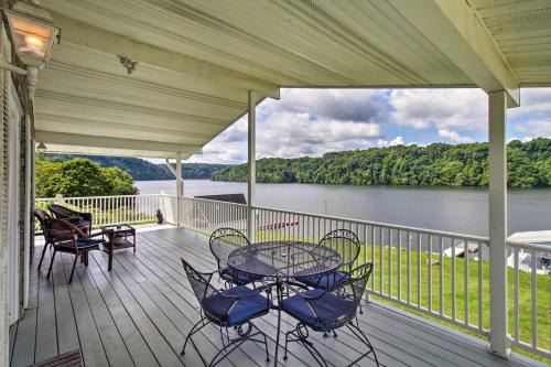 Lakefront Hiwassee Home w/Private Dock & Deck!