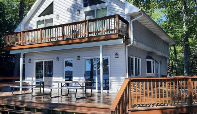 Lakefront Home on Big Platte Lake! Perfect for families and groups,Traverse City