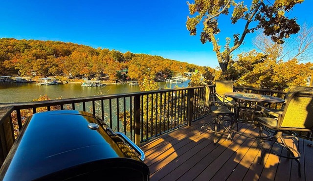 Lakefront Home-3BD/2.5BA/Dock/Grill/Firepit/Pool