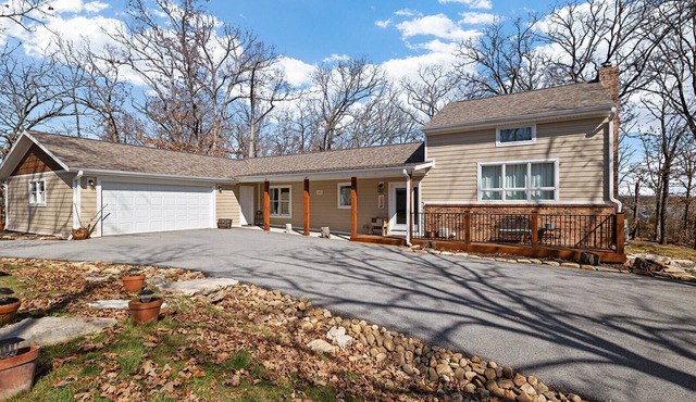 Lakefront Home-4BR 2B-Branson West. Clean Casual Elegance-Great Parking Spaces.