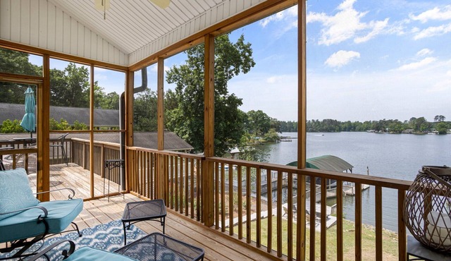 Lakefront Home- 7 bedroom 4.5 bath- Sleeps 16 + Game Room, PS-4 - Badin Lake, NC