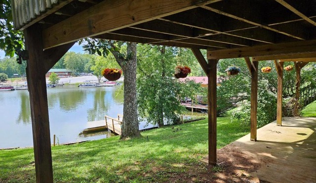LAKEFRONT Home at Lake Chickamauga! Walk to the Marina!