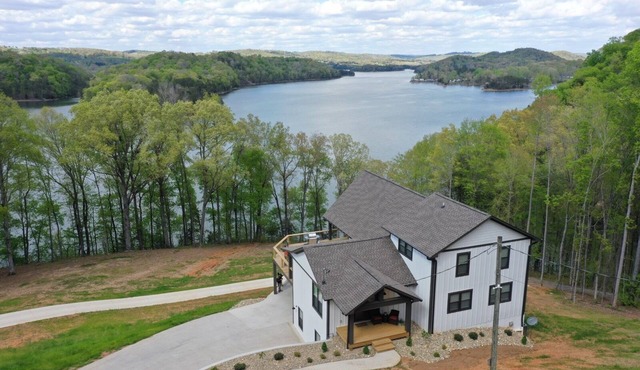 Lakefront home at Tumbling Run Estates w/Kayaks
