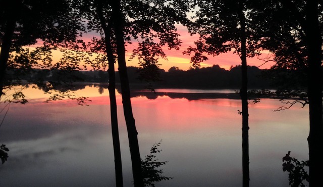 Lakefront Home atop a small bluff with Awesome views of Diamond Lake