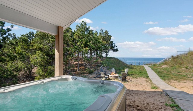 Lakefront home, Beach, Hot tub, Sunsets, Firepit, near McLain State Park