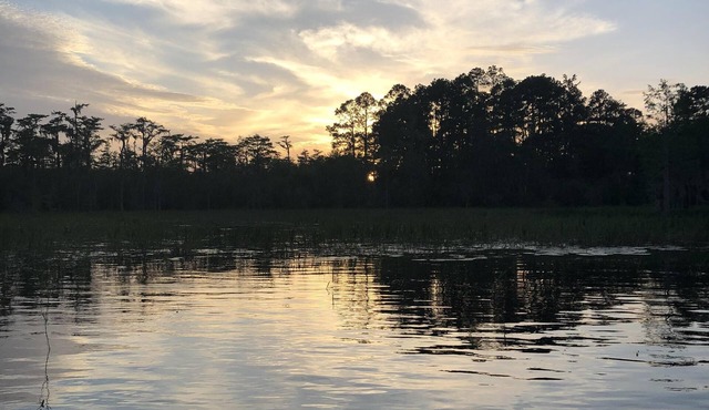 Lakefront Home, beautiful setting, only 30 minutes drive from the Beaches of 30A