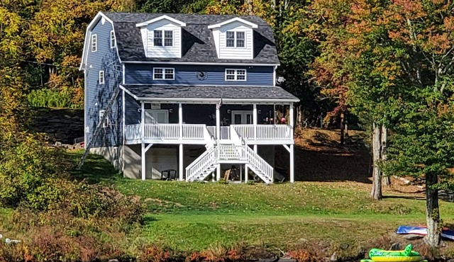 Lakefront home. Close to elk mountain ski. Swim tube boat fish. summer fun!