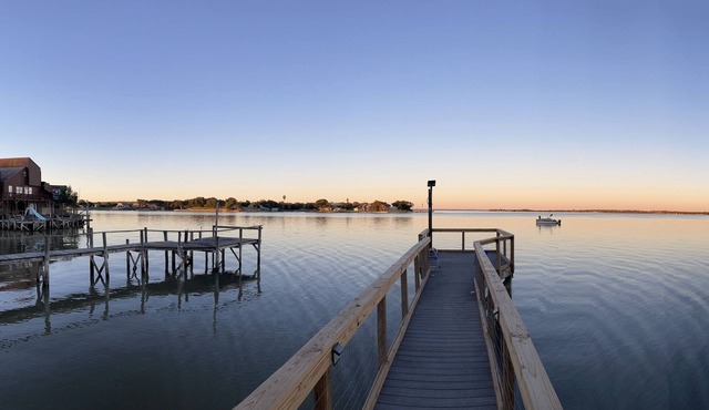 Lakefront Home - Dock, Boat Ramp, Fishing, Views, Swim, Pool Table, Sleeps 8