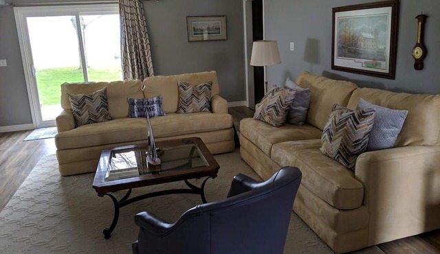 Lakefront home for rent on Lake St Clair