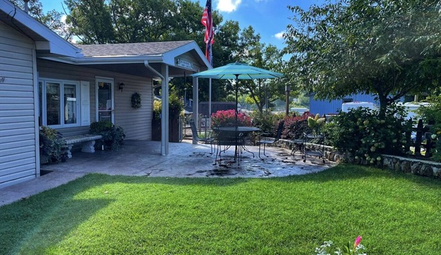 Lakefront Home - Great for Families/Couples - All Seasons