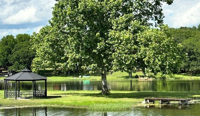 Lakefront Home+Hot Tub with all of the ingredients for a perfect family getaway!