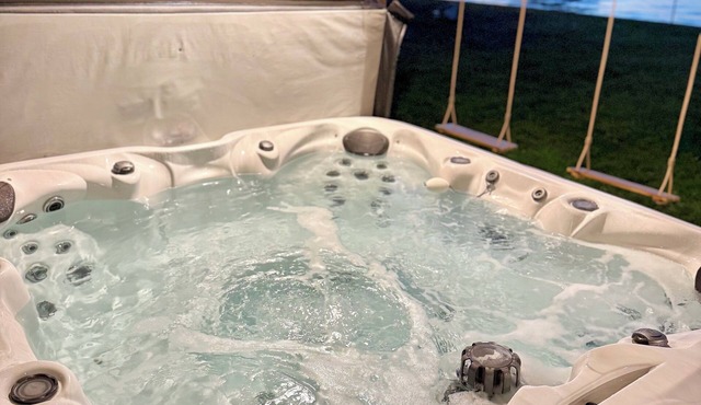 Lakefront Home: Hot Tub, Paddle Boards, Game Room