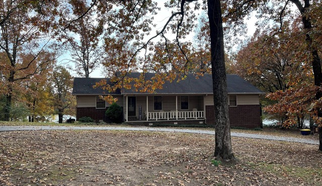 Lakefront Home in Cabot