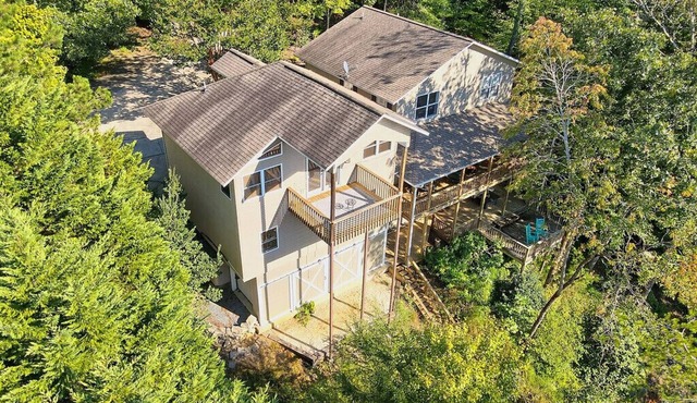 Lakefront Home in Gated Bear Paw with private Dock and Starlink Internet