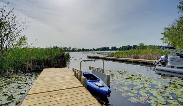 Lakefront Home in Hartford: Hot Tub, Kayaks & Dock