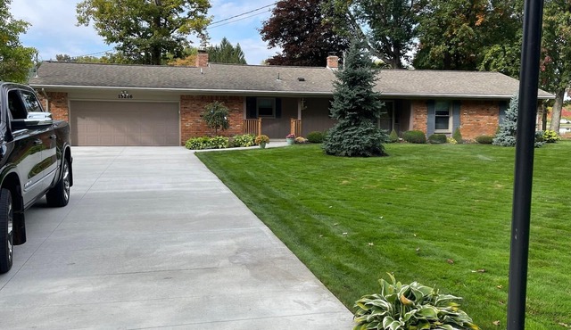 Lakefront Home in Holly, Michigan