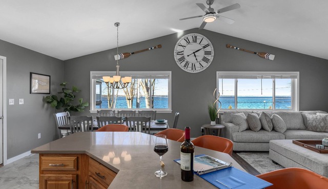 Lakefront home, large firepit patio, Game room!