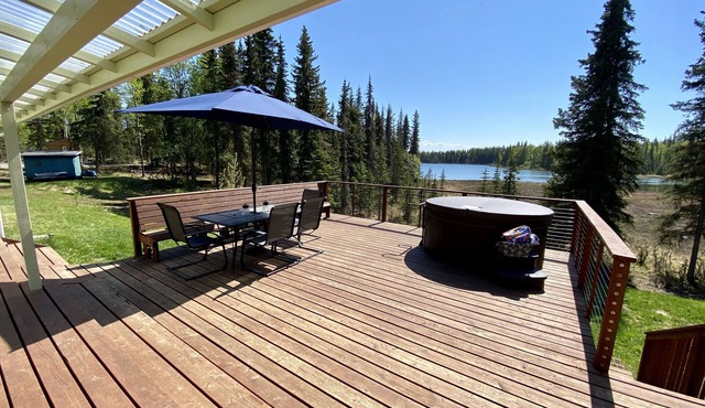 Lakefront Home next to Kenai and Kasilof River w/Hot tub and view. Sleeps 6-12