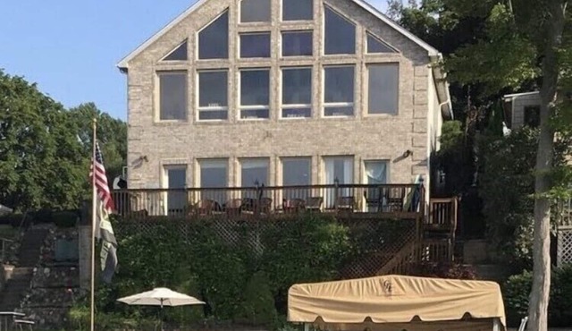 Lakefront Home on Crooked Lake, Beautiful Views and Plenty of Space and Hot Tub!