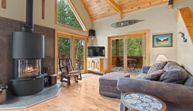 Lakefront home on Lake Abanakee with great views, cozy living room, pet friendly