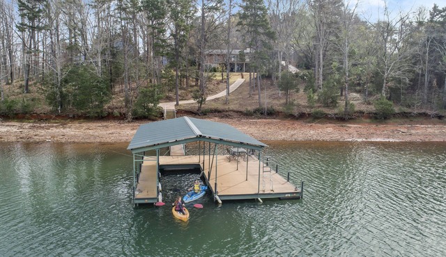 Lakefront Home on Lake Hartwell, private covered dock, ~16 miles from Clemson