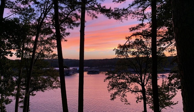 Lakefront home on Greers Ferry Lake!
