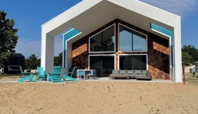 Lakefront Home - Private Beach - Hot Tub