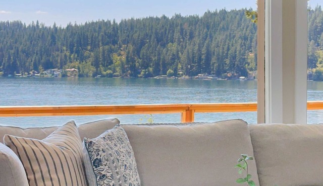 Lakefront Home Private Dock Kayaks