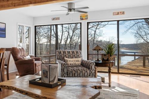 Lakefront Home Serene Views & Deck Near Mammoth Cave
