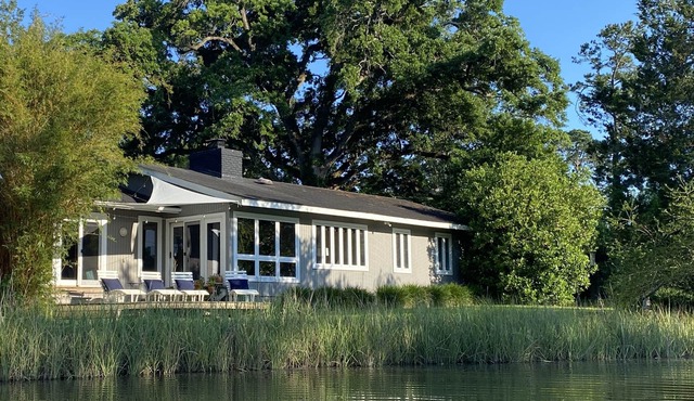 Lakefront home w/Private Dock + Golf Cart l 8 min. to beach