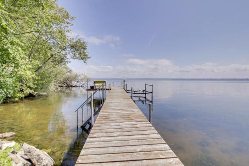 Lakefront Home W/Dock Near Fond Du Lac