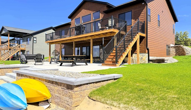 Lakefront Home w/Hot Tub & Beach – Sleeps 20