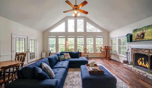 Lakefront Home w/Private Dock – in Jasper, GA