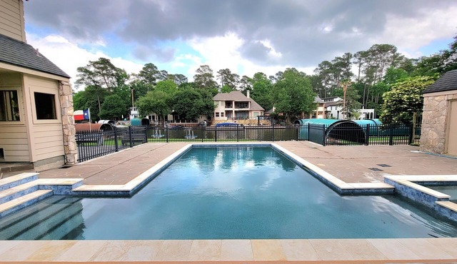 Lakefront Home w/Pool and dock on Lake Conroe