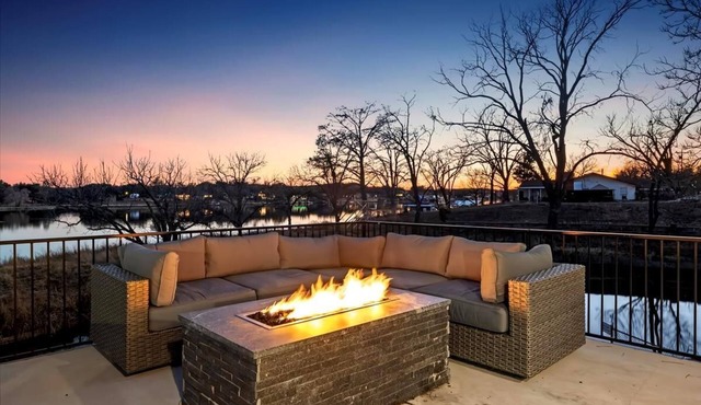 Lakefront Home w/Pool, Spa, & Game Room!