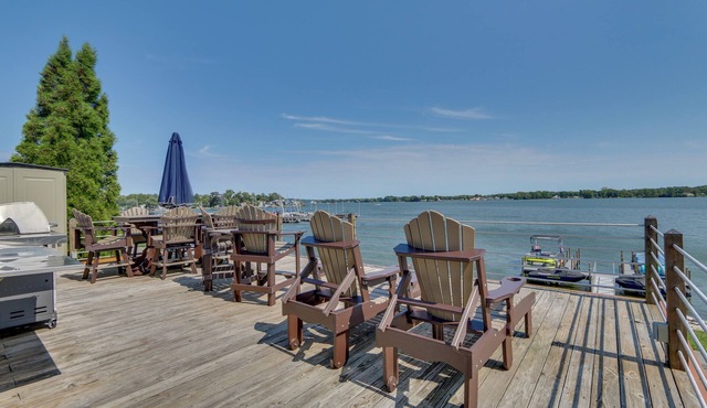 Lakefront Home w/Rooftop Deck, Grill, Games!