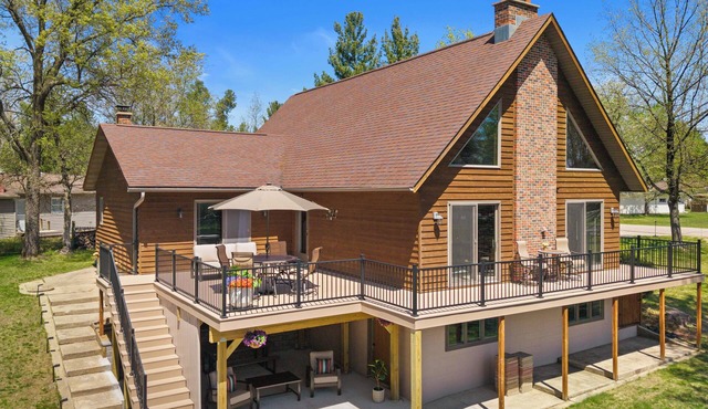Lakefront Home w/sandy beach near WI Dells! Make forever family memories here!