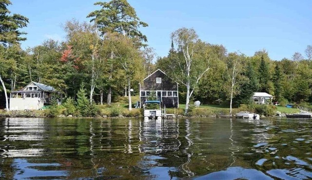 Lakefront home w/ spectacular sunsets, rustic feel, comforts of home, sleeps 6-8
