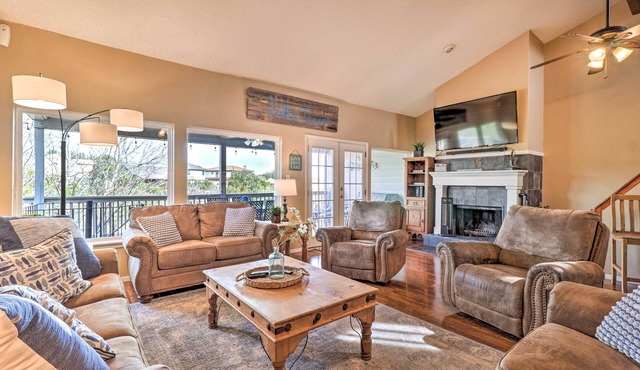 Lakefront Home w/Point Venture Golf Access!