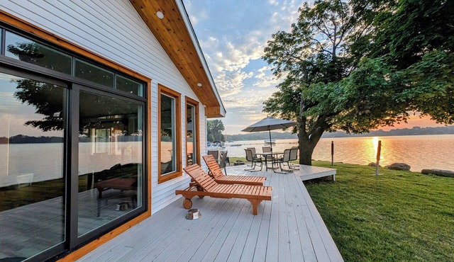 LakeFront Home W/Guest House 200ft Beach Panoramic Views Sleeps 10