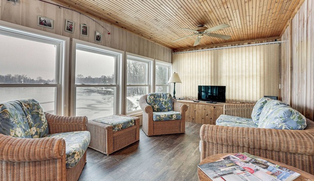 Lakefront Home w/Views, 7 Mi to Dtwn Paw Paw