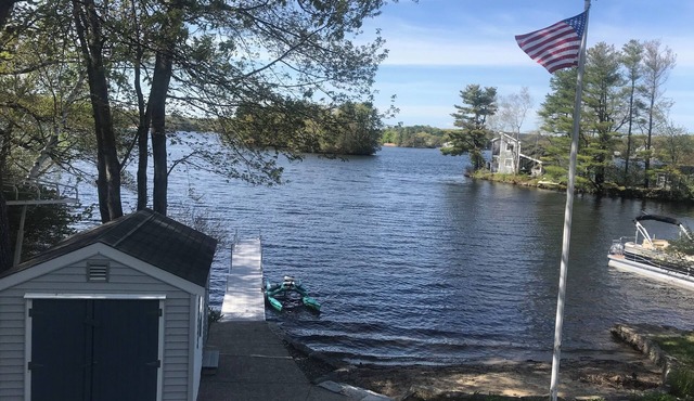 Lakefront Home with A/C just 5 miles to World Cup games at Foxboro.