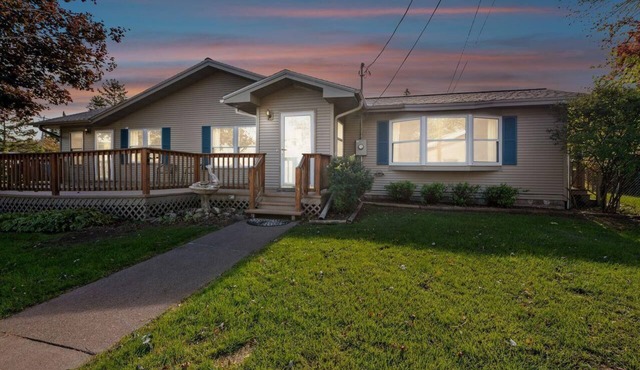 Lakefront Home with beach access, recreation galore, & fun for the whole family!