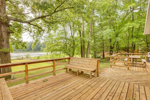 Lakefront Home with Deck Central Michigan Escape!